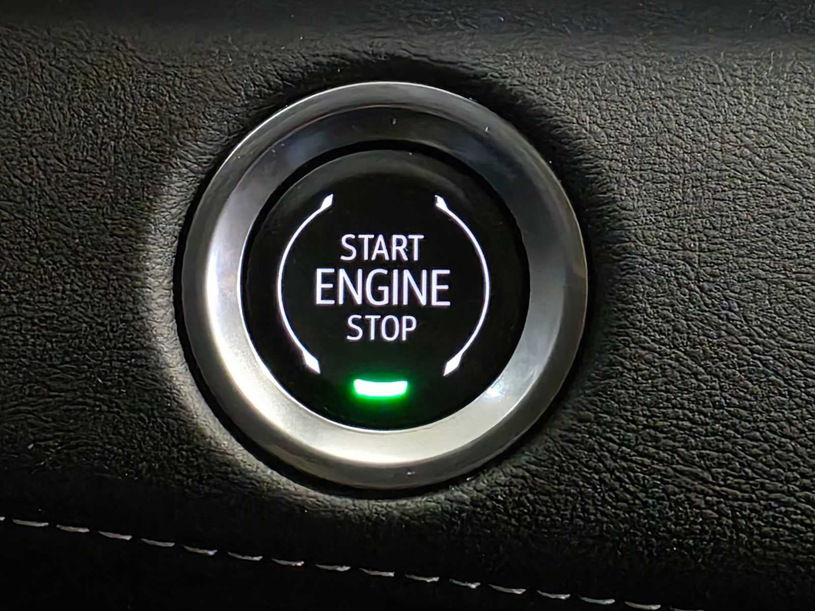 Certified 2024 Cadillac Escalade Premium Luxury w/ Performance Package AWD/4WD image 33