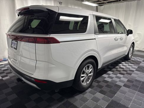 Used 2022 Kia Carnival LX image 6