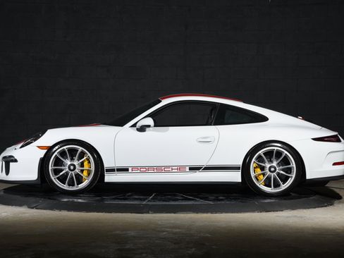 Used 2016 Porsche 911 R RWD image 24