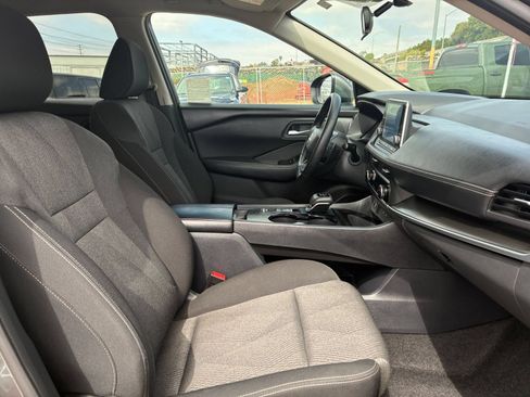 Used 2025 Nissan Rogue SV FWD image 38