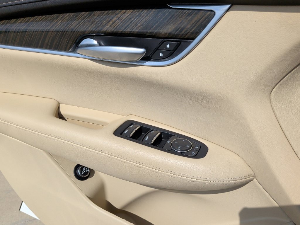 Used 2019 Cadillac XT5 FWD image 11