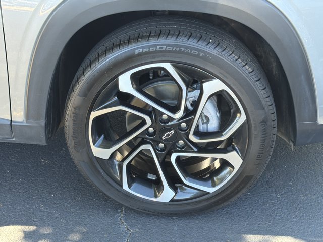 Used 2025 Chevrolet Trax RS w/ Sunroof Package FWD image 12