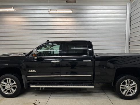 Used 2019 Chevrolet Silverado 2500 High Country w/ Duramax Plus Package AWD/4WD image 9