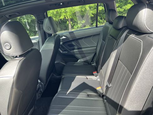 Certified 2023 Volkswagen Tiguan SE R-Line FWD image 29
