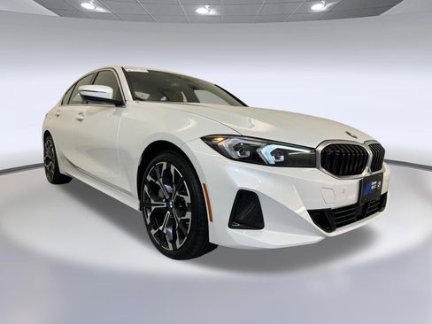 Used 2025 BMW 330i xDrive Sedan w/ Premium Package AWD/4WD image 6