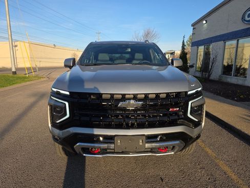 Used 2025 Chevrolet Suburban Z71 image 8