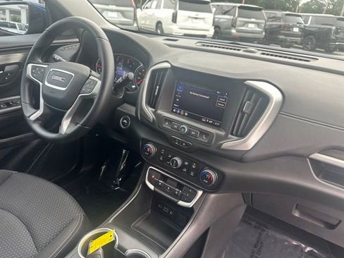Used 2022 GMC Terrain SLE w/ Driver Convenience Package FWD image 10