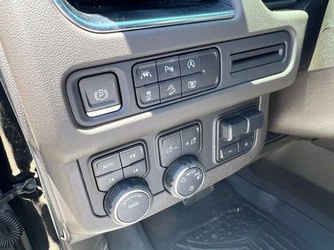 Used 2024 Chevrolet Suburban Z71 w/ Luxury Package AWD/4WD image 9