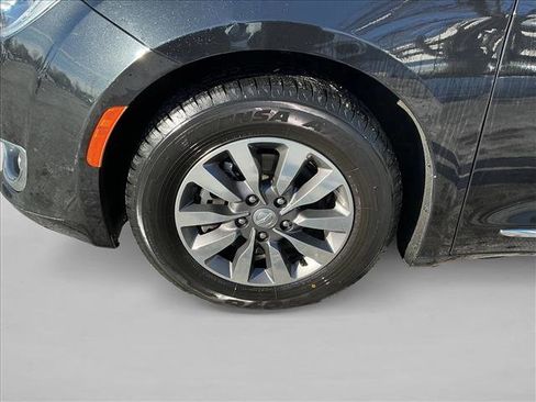 Used 2019 Chrysler Pacifica Touring-L Plus image 9