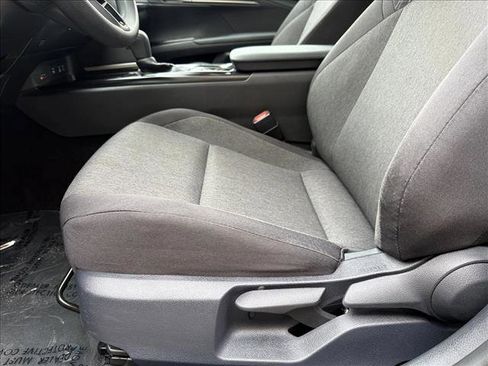 Used 2025 Toyota Camry LE image 12