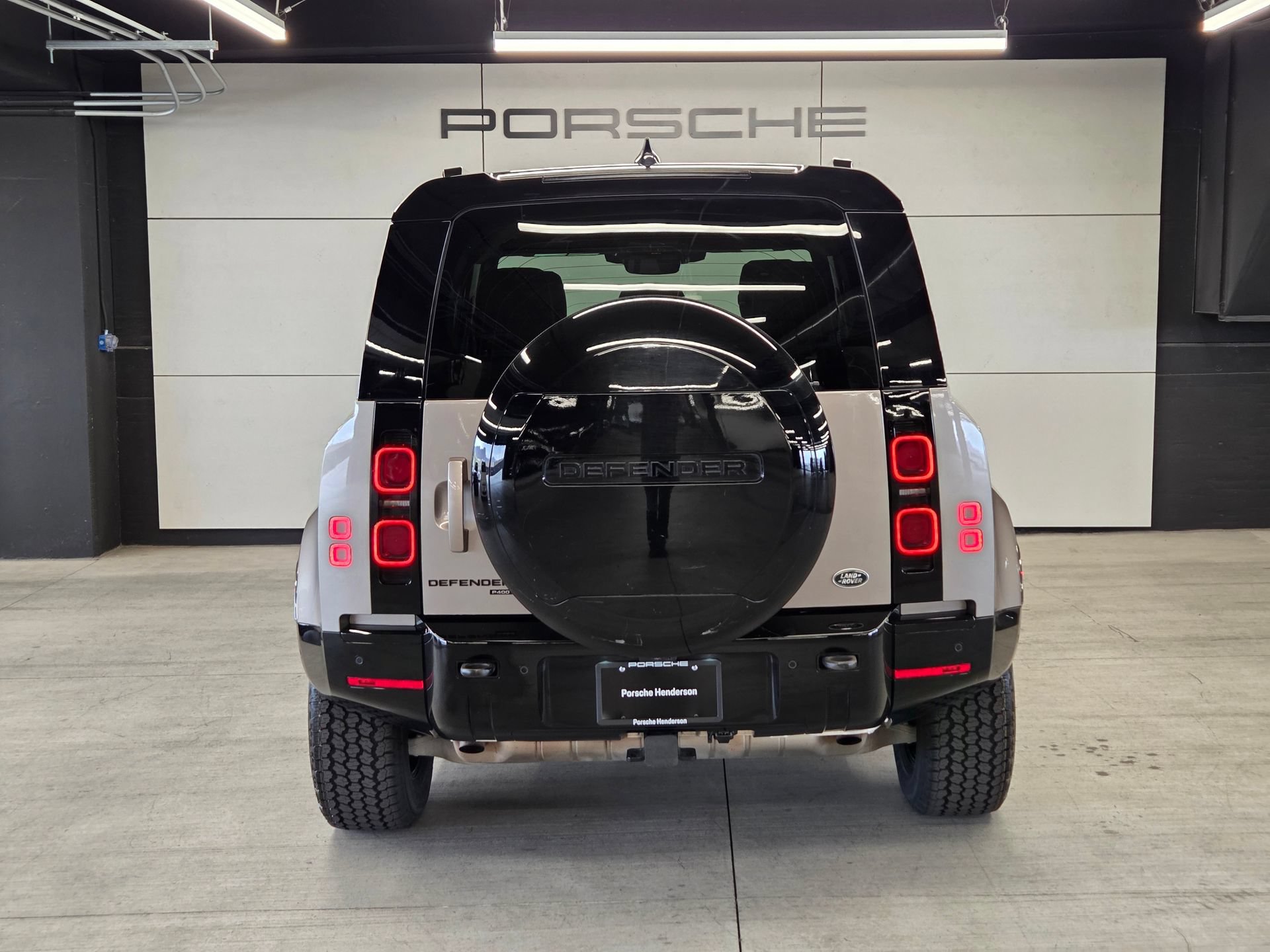 Used 2023 Land Rover Defender 110 X-Dynamic SE AWD/4WD image 7