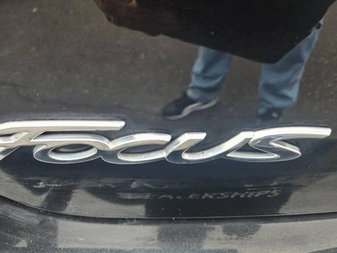 Used 2014 Ford Focus SE w/ SE Winter Package FWD image 12