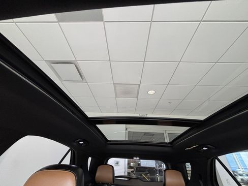 Used 2021 Chevrolet Equinox Premier AWD/4WD image 17