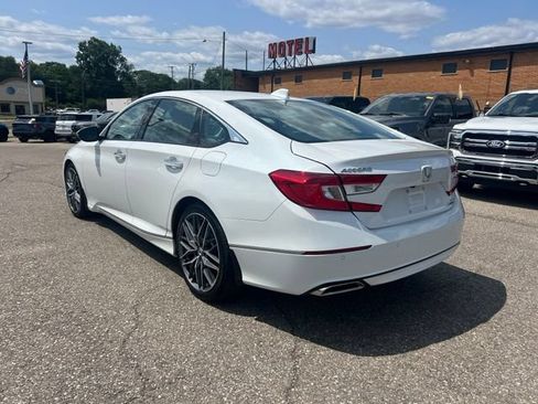 Used 2020 Honda Accord Touring image 6