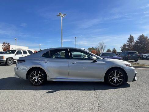 Used 2021 Toyota Camry SE image 8