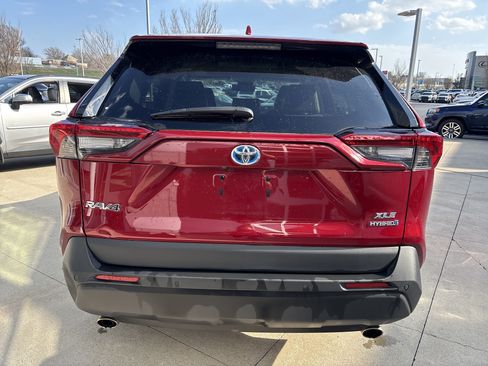 Certified 2021 Toyota RAV4 XLE Premium image 8