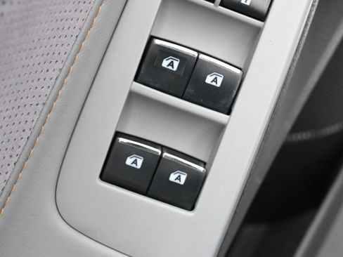 Used 2019 Toyota Avalon XSE image 13