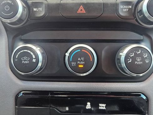 Used 2022 RAM 1500 Big Horn AWD/4WD image 30