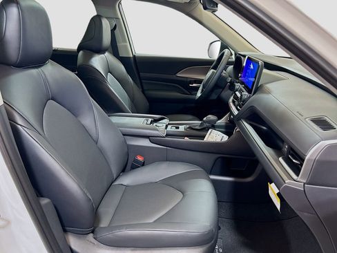 New 2025 Toyota Grand Highlander XLE image 27