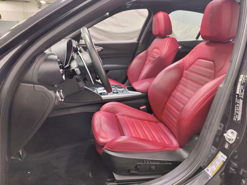 Certified 2022 Alfa Romeo Giulia Veloce image 14