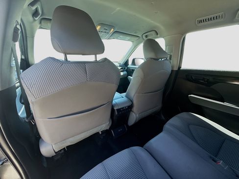 Used 2023 Toyota Highlander L FWD image 24