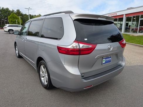 Used 2017 Toyota Sienna LE FWD image 3