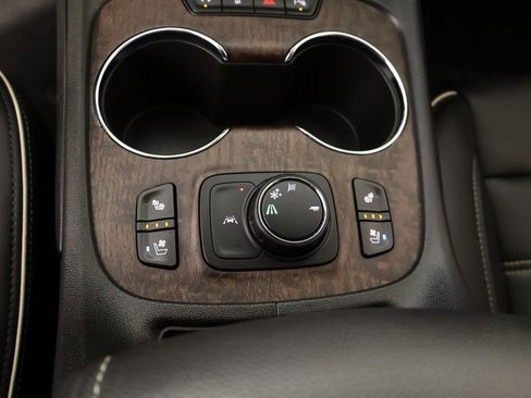 Used 2023 GMC Acadia Denali w/ Denali Technology Package image 7