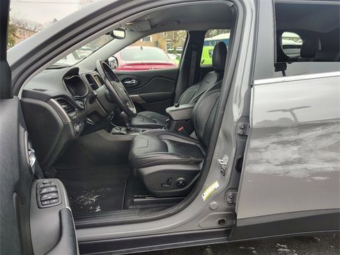 Used 2021 Jeep Cherokee Latitude Lux w/ Comfort/Convenience Group image 2