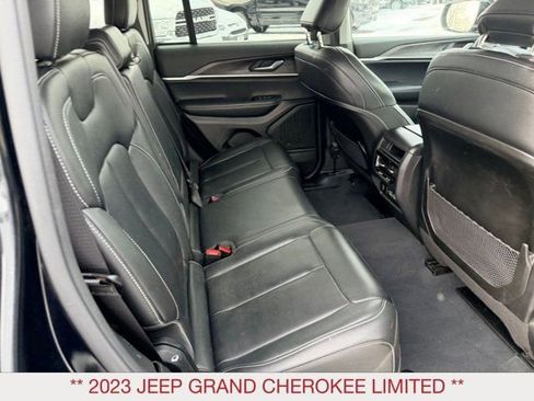 Used 2023 Jeep Grand Cherokee Limited w/ Black Appearance Package image 11
