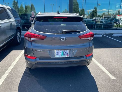 Used 2017 Hyundai Tucson SE w/ SE Popular Package 02 AWD/4WD image 6