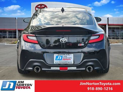 Used 2025 Toyota GR86 Premium w/ ALL Weather Mat Package (TMS) RWD image 6