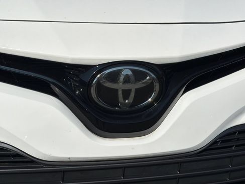 Used 2019 Toyota Camry XLE FWD image 7