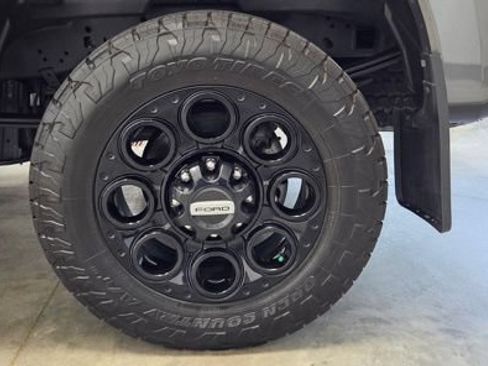 Used 2025 Ford F250 Lariat w/ Black Appearance Package AWD/4WD image 15