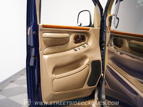 Used 2001 Chevrolet Express 1500 w/ Preferred Equipment Group 3 image 38