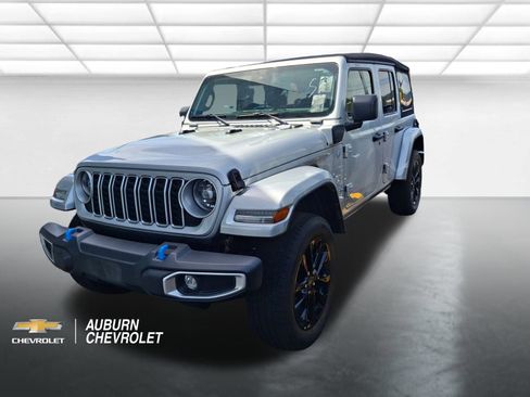 Used 2024 Jeep Wrangler Unlimited Sahara AWD/4WD image 6