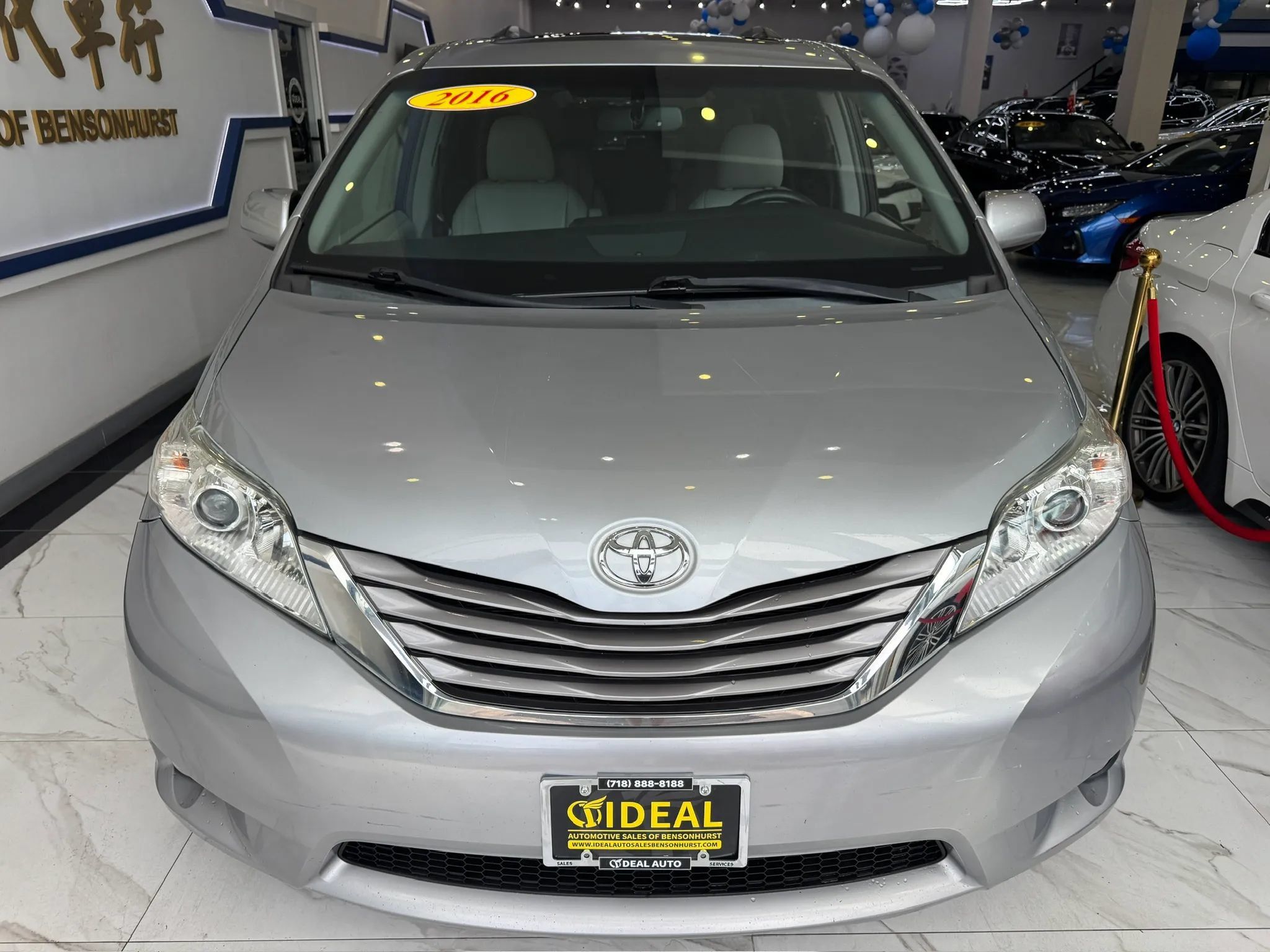 Used 2016 Toyota Sienna XLE FWD image 2