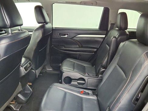 Used 2018 Toyota Highlander XLE AWD/4WD image 21