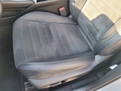 Used 2024 Mitsubishi Outlander SE image 11