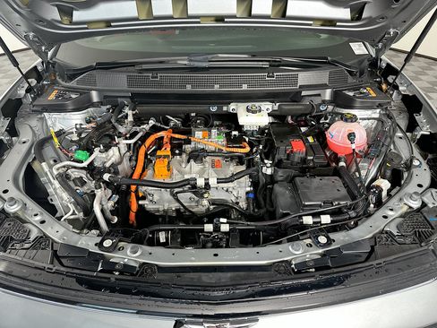 Used 2025 Chevrolet Equinox EV RS FWD image 33