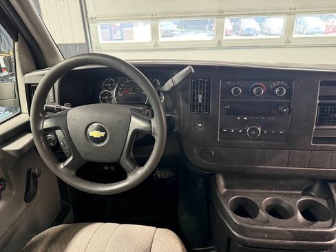 Used 2010 Chevrolet Express 2500 RWD image 7