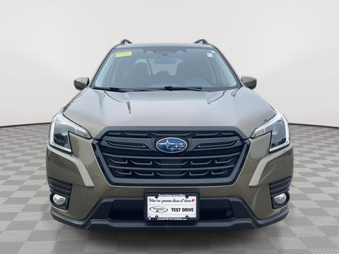 Used 2023 Subaru Forester Premium AWD/4WD image 2
