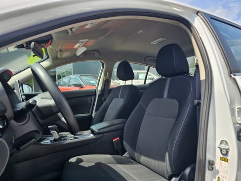Used 2024 Nissan Sentra SV FWD image 18