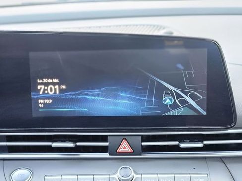 Used 2025 Hyundai Elantra SEL FWD image 23