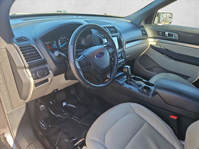Used 2018 Ford Explorer XLT w/ Equipment Group 202A FWD image 11