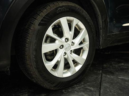 Used 2019 Hyundai Tucson SE AWD/4WD image 3