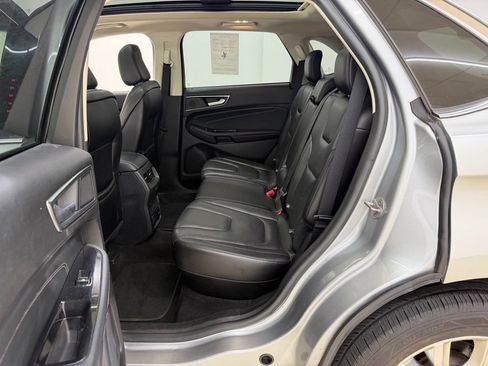 Used 2020 Ford Edge Titanium w/ Equipment Group 301A AWD/4WD image 17