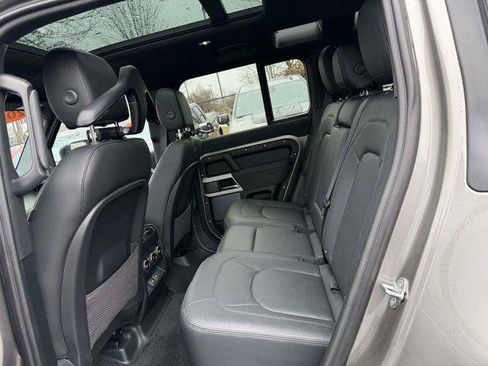 Used 2023 Land Rover Defender 110 S AWD/4WD image 9