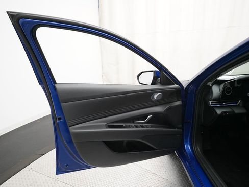 Used 2025 Hyundai Elantra Limited image 27
