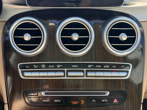 Used 2018 Mercedes-Benz GLC 300 4MATIC image 17
