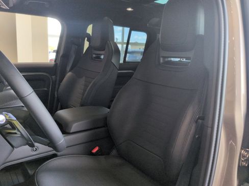 New 2026 Land Rover Defender 110 AWD/4WD image 28